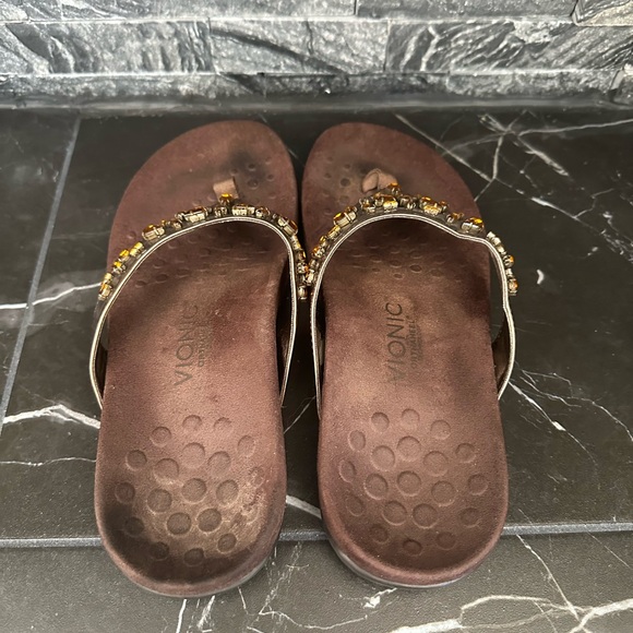 Vionic flip flops - Picture 2 of 4